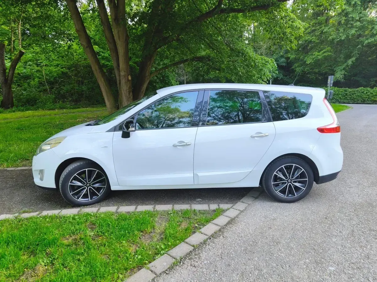 Gebraucht Renault Scénic III Bose Edition 131 PS (96 kW) 2011 Weiß Van / Kleinbus