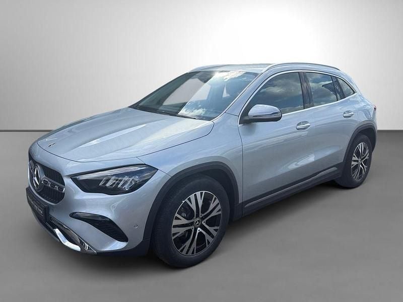 Gebraucht Mercedes GLA200 Progressive 163 PS (119 kW) 2024 Silber SUV