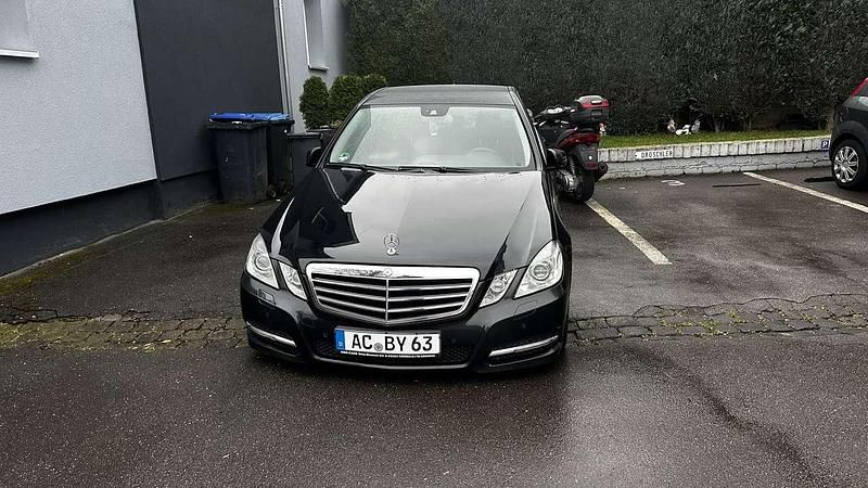 Gebraucht Mercedes E250 Avantgarde 204 PS (150 kW) 2013 Limousine