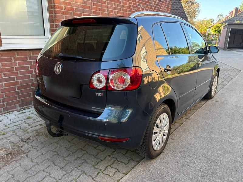 Second-hand VW Golf VII 105 CP (77 kW) 2012 Albastru Berlinǎ