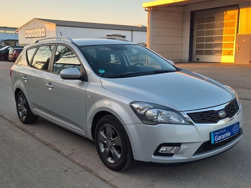 Gebraucht Kia Ceed 90 PS (66 kW) 2010 Silber Kleinwagen