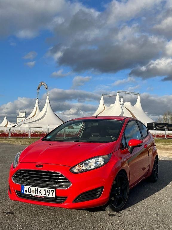 Gebraucht Ford Fiesta 80 PS (58 kW) 2014 Rot Limousine