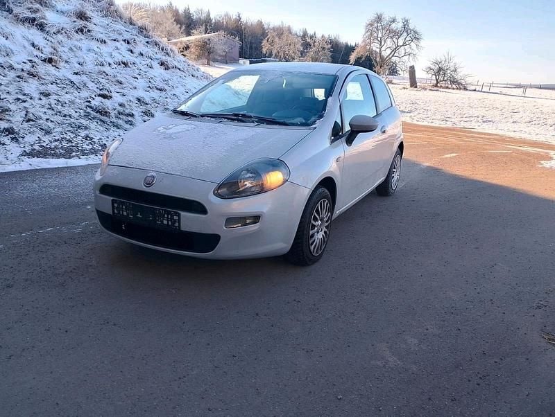Grau Gebraucht 2012 Fiat Grande Punto Kleinwagen | 2.800 € (Fairer Preis) - Bild 1/4