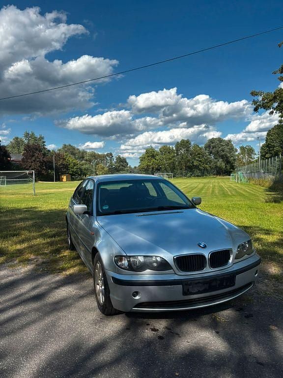 Silber Gebraucht 2002 BMW 318 Limousine | 1.950 € (Guter Preis) - Bild 1/4
