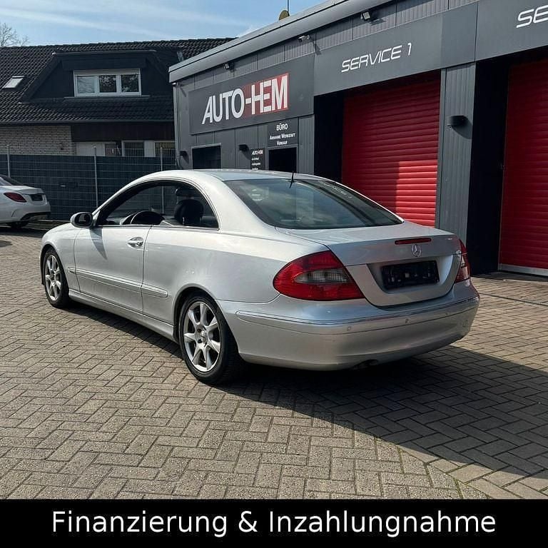 Gebraucht Mercedes CLK220 150 PS (110 kW) 2007 Silber Coupé