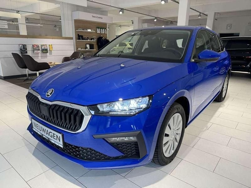 Blau Gebraucht 2024 Skoda Scala Essence Kleinwagen | 21.990 € (Fairer Preis) - Bild 1/4