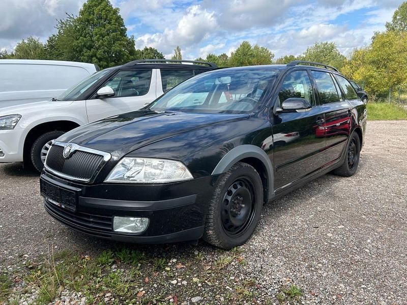 Schwarz Gebraucht 2008 Skoda Octavia Sport Kombi | 1.990 € - Bild 1/4