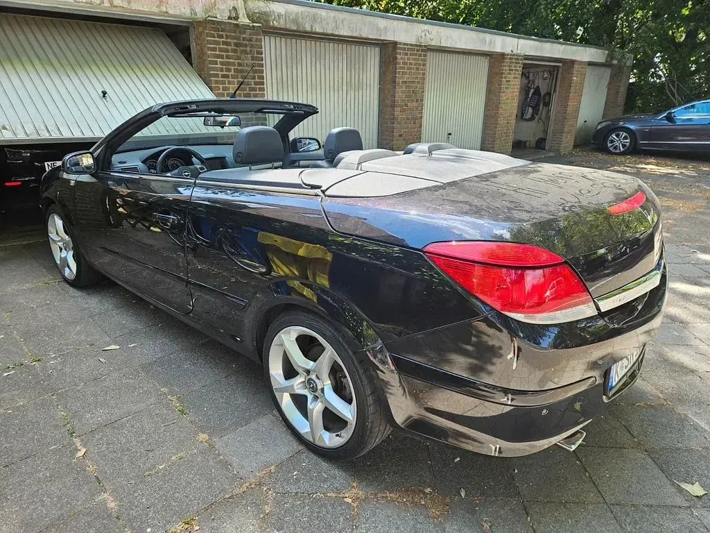 Gebraucht Opel Astra 140 PS (102 kW) 2006 Schwarz Cabrio