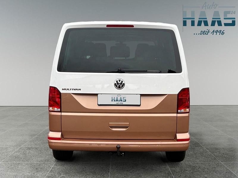 Gebraucht VW Multivan Comfortline 150 PS (110 kW) 2022 Candyweiß/copper bronze Van