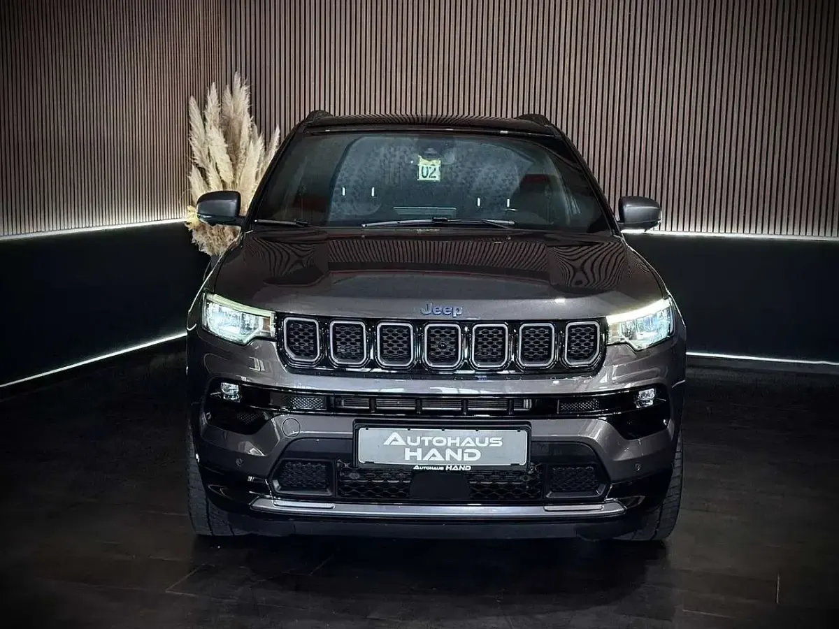 Gebraucht Jeep Compass 80th Anniversary 179 PS (131 kW) 2021 Grau SUV