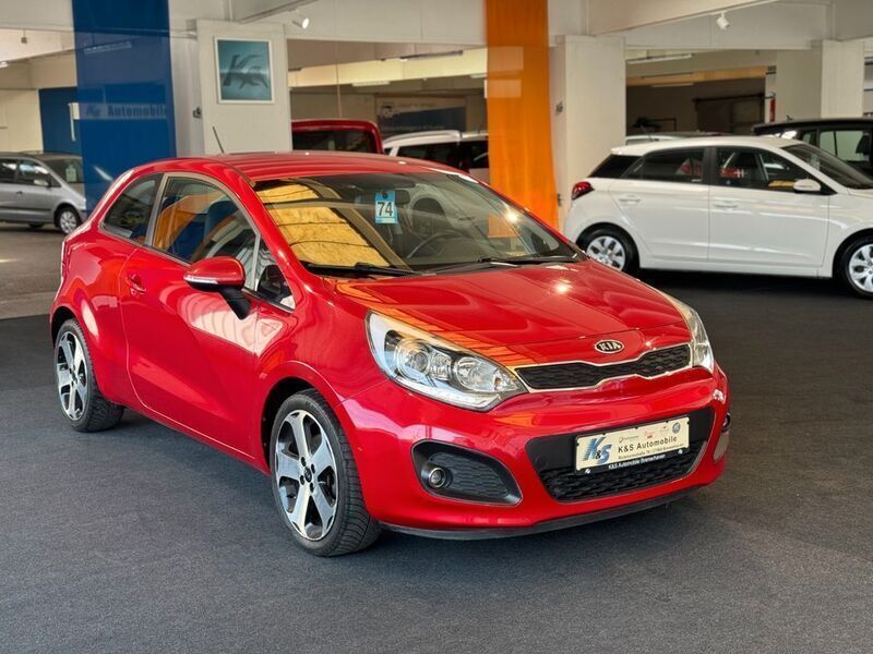 Rot Gebraucht 2012 Kia Rio Spirit Limousine | 5.650 € (Fairer Preis) - Bild 1/4