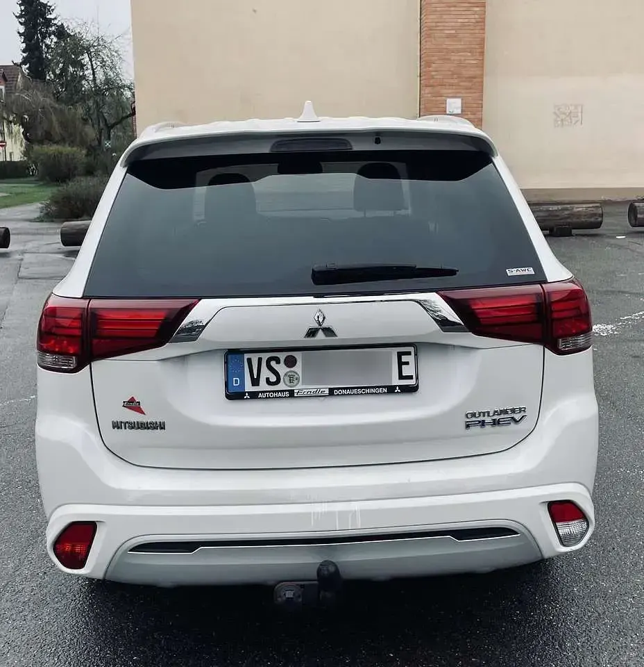 Gebraucht Mitsubishi Outlander P-HEV 224 PS (164 kW) 2019 Weiß SUV