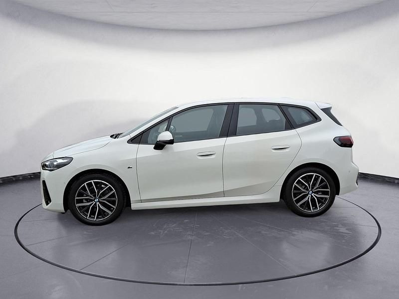 Gebraucht BMW 220 Active Tourer M Sport 156 PS (114 kW) 2023 Weiß Van / Kleinbus