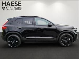 Neu Volvo XC40 Plus 163 PS (119 kW) 2026 Schwarz (onyx black metallic) SUV