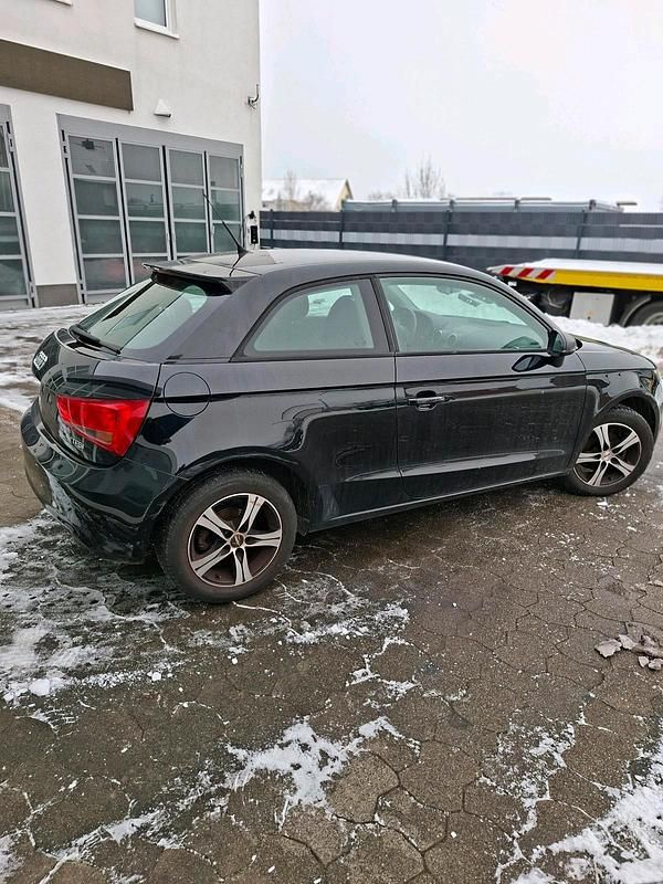 Gebraucht Audi A1 Ambition 88 PS (64 kW) 2011 Schwarz Kleinwagen