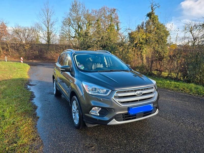 Gebraucht Ford Kuga Titanium 182 PS (133 kW) 2016 Grau SUV