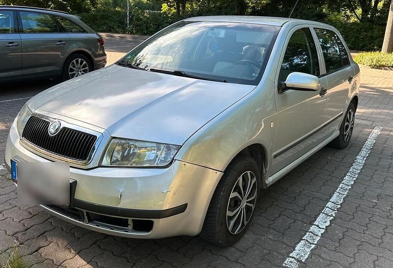 Grau Gebraucht 2004 Skoda Fabia Limousine | 1.100 € (Fairer Preis) - Bild 1/4