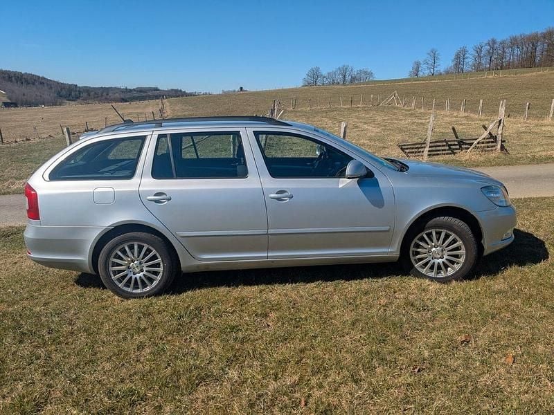 Gebraucht Skoda Octavia Ambiente 140 PS (102 kW) 2011 Silber Limousine
