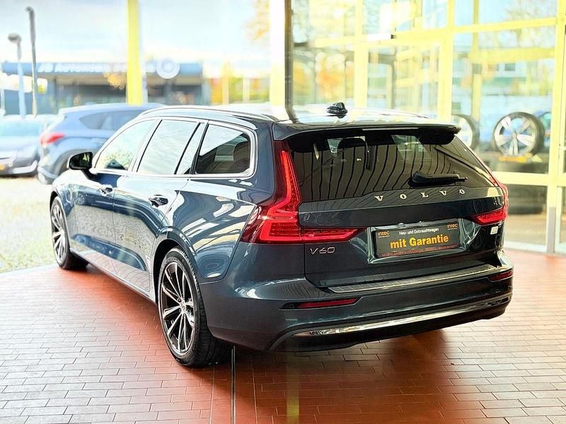 Gebraucht Volvo V60 341 PS (250 kW) 2022 Blau Kombi