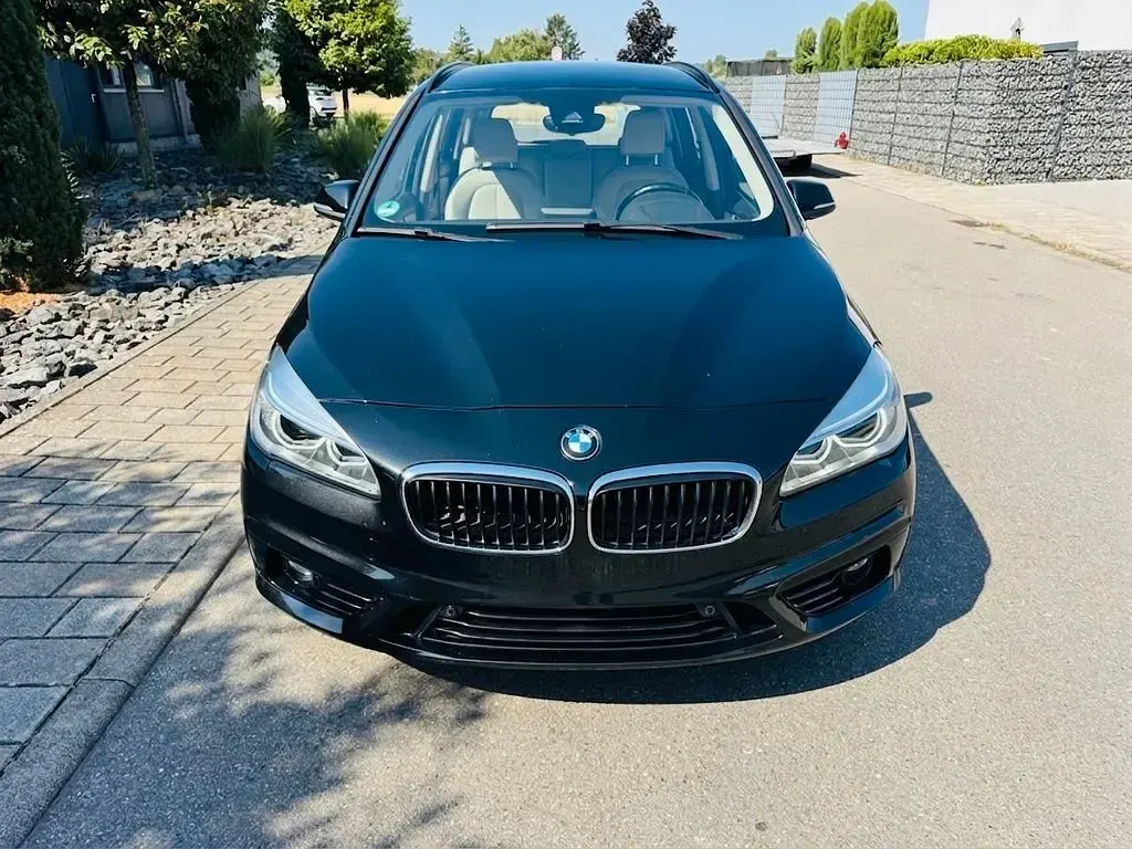 Gebraucht BMW 220 Gran Tourer Sport Line 190 PS (139 kW) 2017 Schwarz Van / Kleinbus