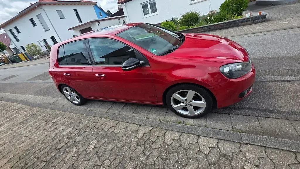 Gebraucht VW Golf VI Style 105 PS (77 kW) 2011 Rot Kleinwagen