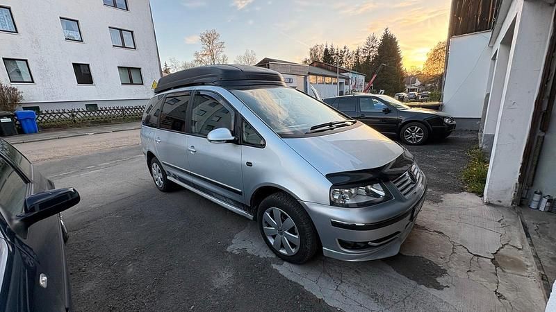 Second-hand VW Sharan 116 CP (85 kW) 2004 Gri Monovolum