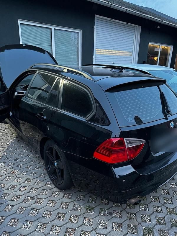 Gebraucht BMW 320 163 PS (119 kW) 2007 Schwarz Kombi