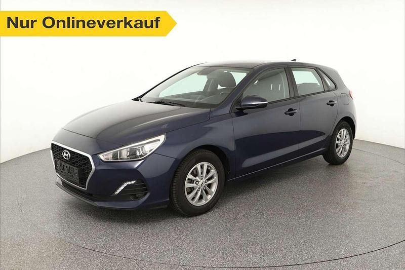 Blau Gebraucht 2018 Hyundai i30 Select Limousine | 11.460 € (Fairer Preis) - Bild 1/3