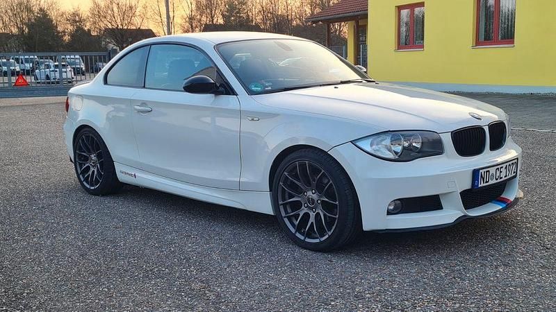 Gebraucht BMW 120 Performance 209 PS (153 kW) 2009 Weiß Kleinwagen
