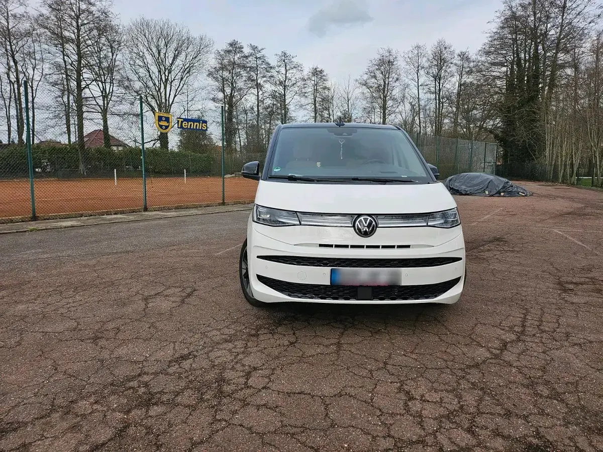Gebraucht VW Multivan Edition 150 PS (110 kW) 2025 Weiß Van / Kleinbus