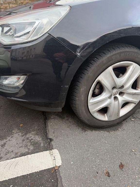 Gebraucht Opel Astra Selection 116 PS (85 kW) 2010 Schwarz Limousine