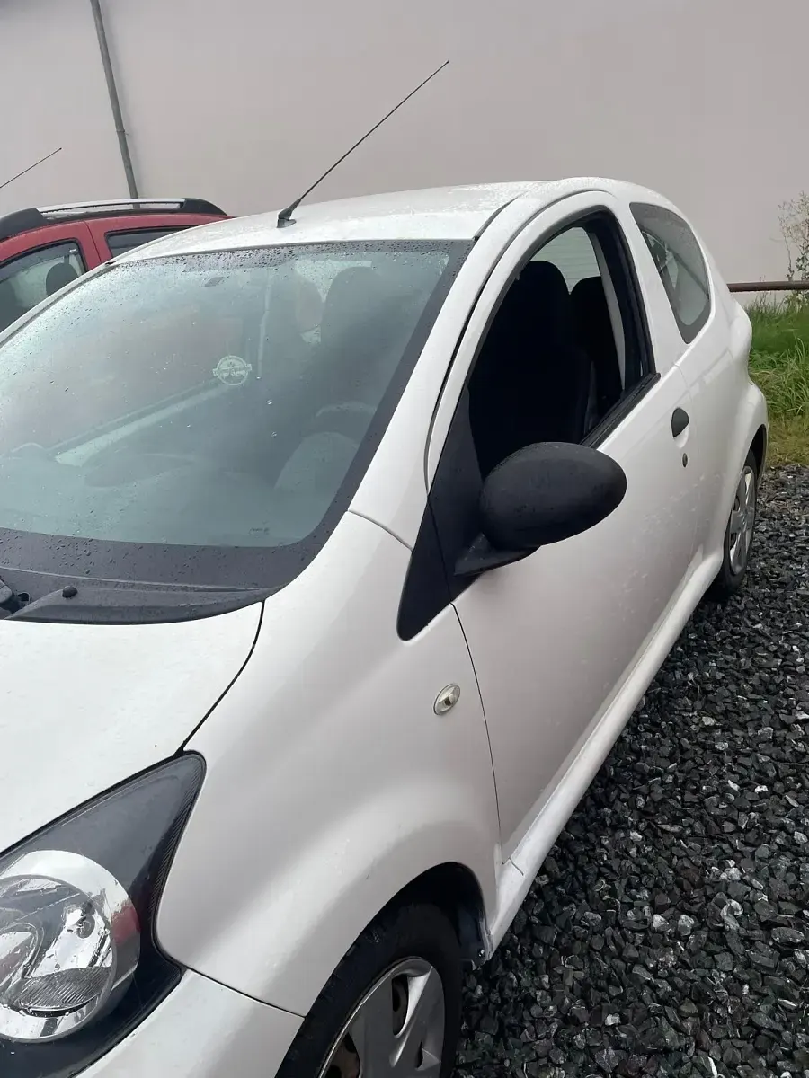 Gebraucht Toyota Aygo 68 PS (50 kW) 2011 Weiß Kleinwagen