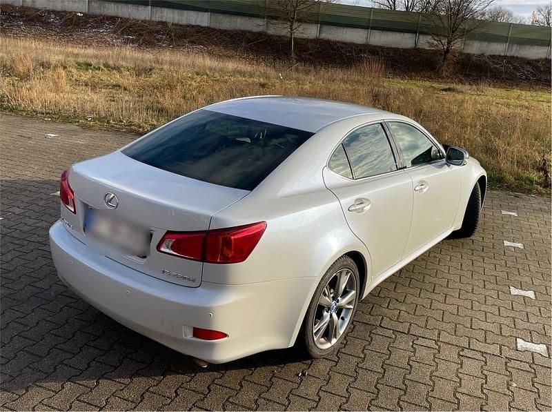 Weiß Gebraucht 2009 Lexus IS220 Limousine | 4.700 € - Bild 1/4
