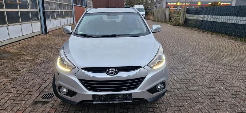 Silber Gebraucht 2015 Hyundai ix35 SUV | 10.950 € (Guter Preis) - Bild 1/4