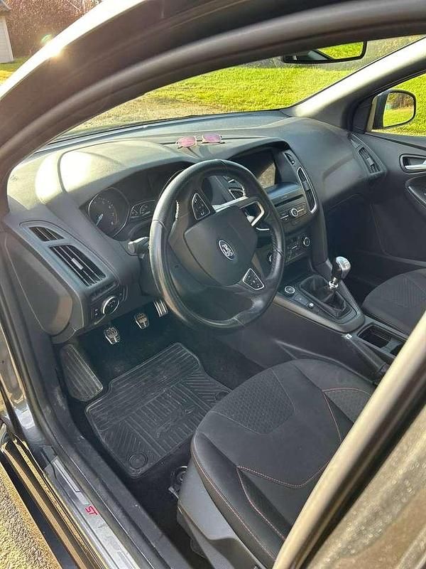 Gebraucht Ford Focus ST-Line 125 PS (91 kW) 2018 Grau Limousine