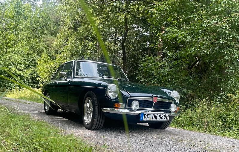 Grün Gebraucht 1975 MG B GT Coupé | 34.999 € - Bild 1/4