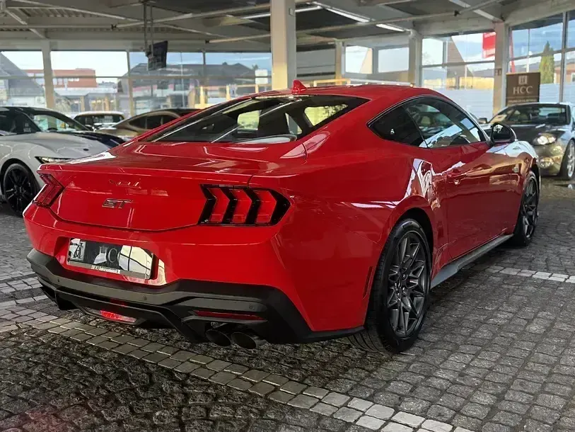 Neu Ford Mustang GT Fastback 446 PS (328 kW) 2025 Rot (rot (racered)) Coupé