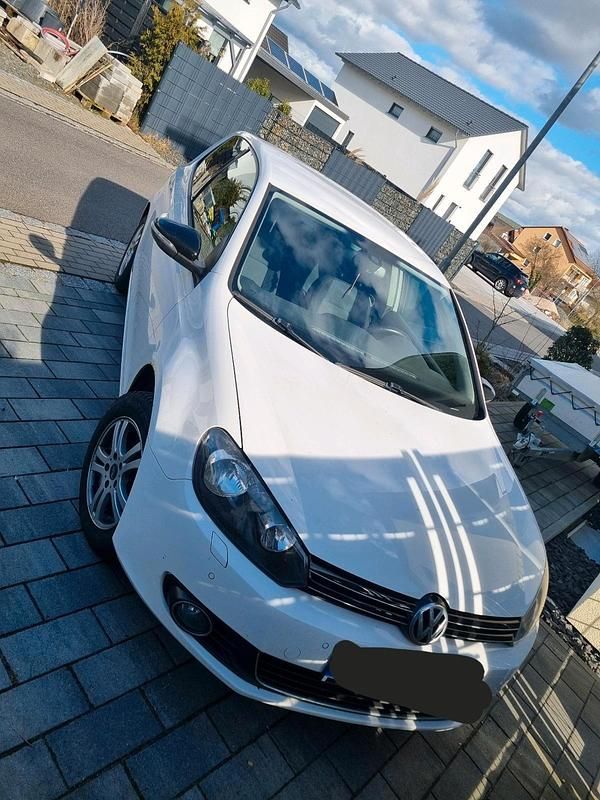 Gebraucht VW Golf VII 105 PS (77 kW) 2012 Weiß Kleinwagen