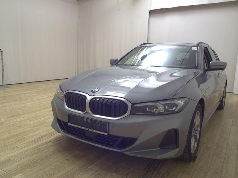 Gebraucht BMW 320e Sport Line 204 PS (150 kW) 2022 Skyscraper grau metallic Kombi