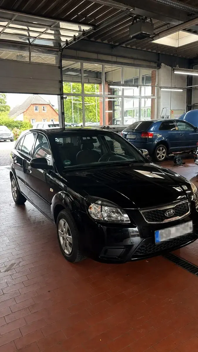 Gebraucht Kia Rio 95 PS (69 kW) 2010 Schwarz Kleinwagen