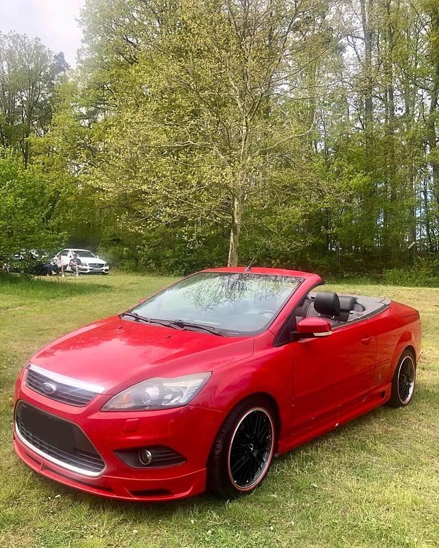 Rot Gebraucht 2010 Ford Focus Cabriolet Cabrio | 3.500 € (Fairer Preis) - Bild 1/4