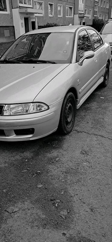 Silber Gebraucht 2003 Mitsubishi Carisma Limousine | 1.111 € (Fairer Preis) - Bild 1/4