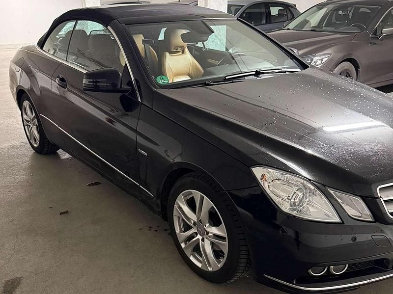 Gebraucht Mercedes E200 Elegance 184 PS (135 kW) 2012 Schwarz Cabrio