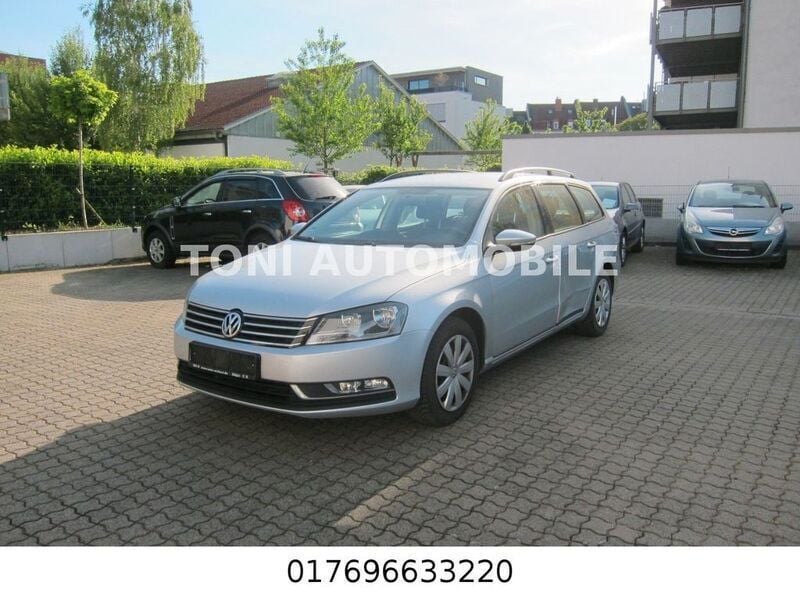 Silber Gebraucht 2013 VW Passat Trendline Kombi | 5.999 € (Superpreis) - Bild 1/4