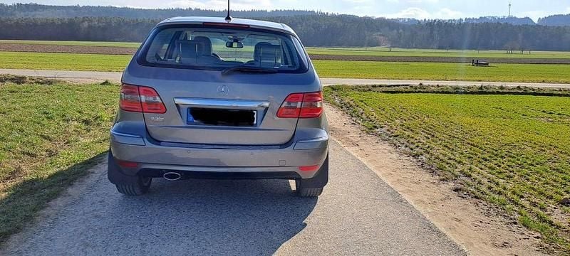 Gebraucht Mercedes B200 136 PS (100 kW) 2011 Grau Van / Kleinbus