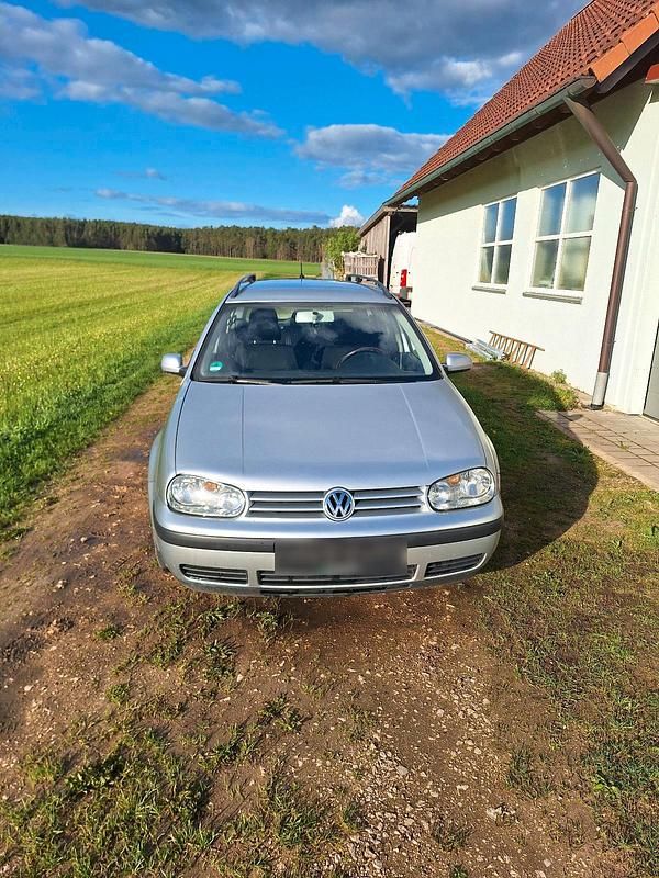 Second-hand VW Golf IV 105 CP (77 kW) 2006 Argintiu Break