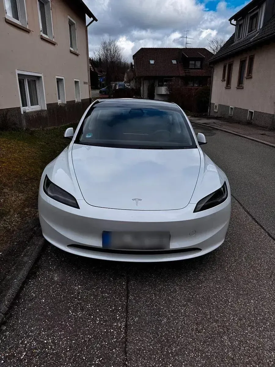 Gebraucht Tesla Model 3 RWD 208 kW (283 PS) 2024 Weiß Limousine