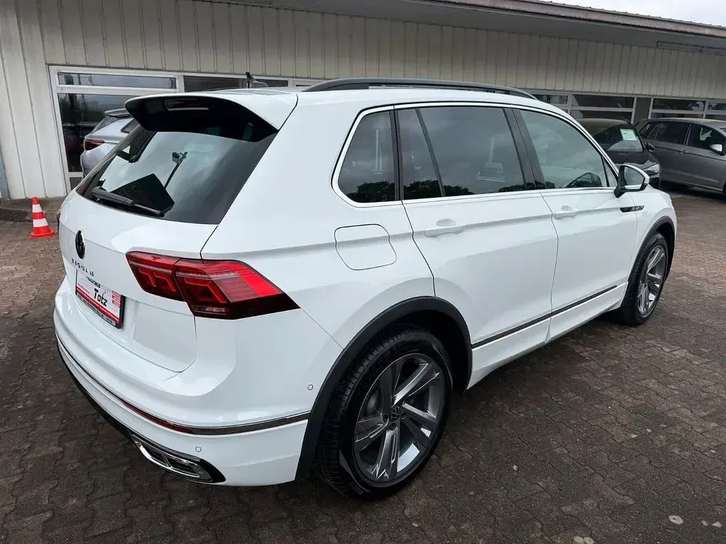 Second-hand VW Tiguan R-line 150 CP (110 kW) 2023 Alb SUV