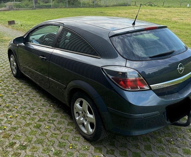 Gebraucht Opel Astra GTC Edition 90 PS (66 kW) 2008 Grau Limousine