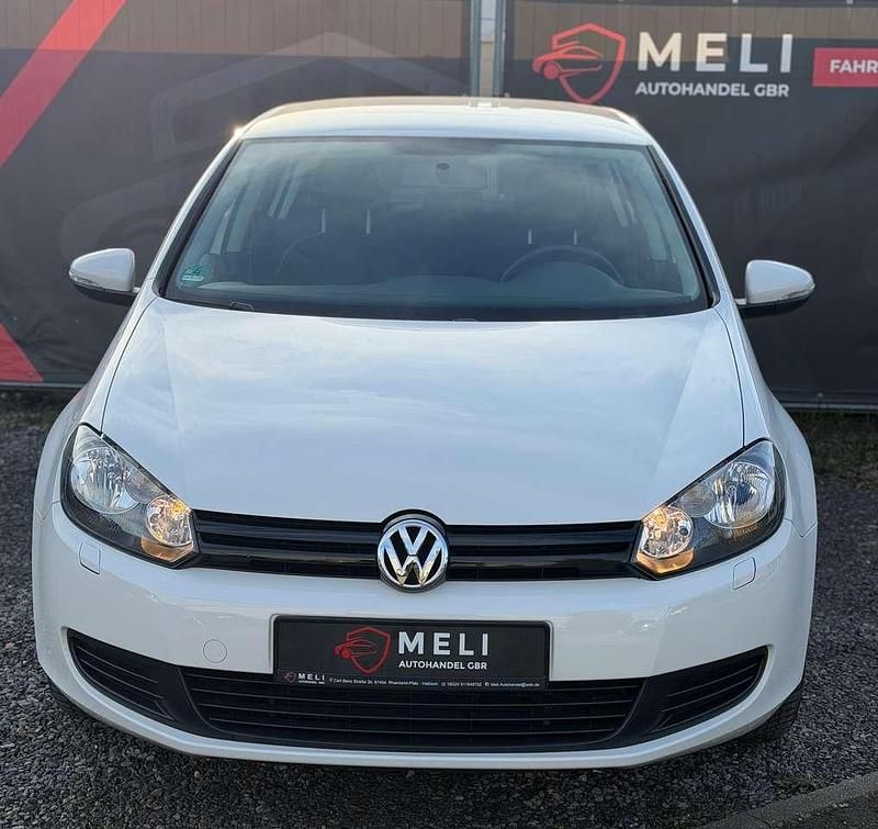 Candyweiß Gebraucht 2009 VW Golf VI Trendline Kleinwagen | 7.999 € (Etwas zu teuer) - Bild 1/4